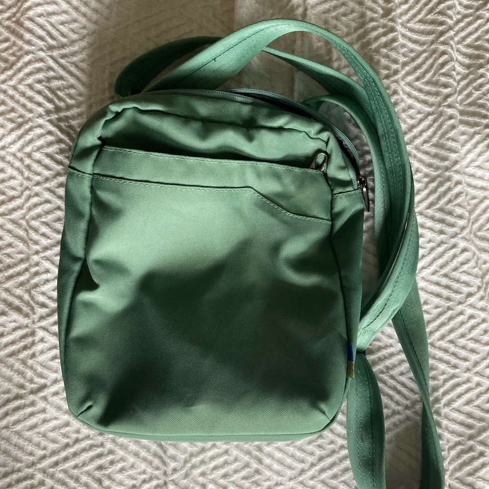 Open story antitheft crossbody bag